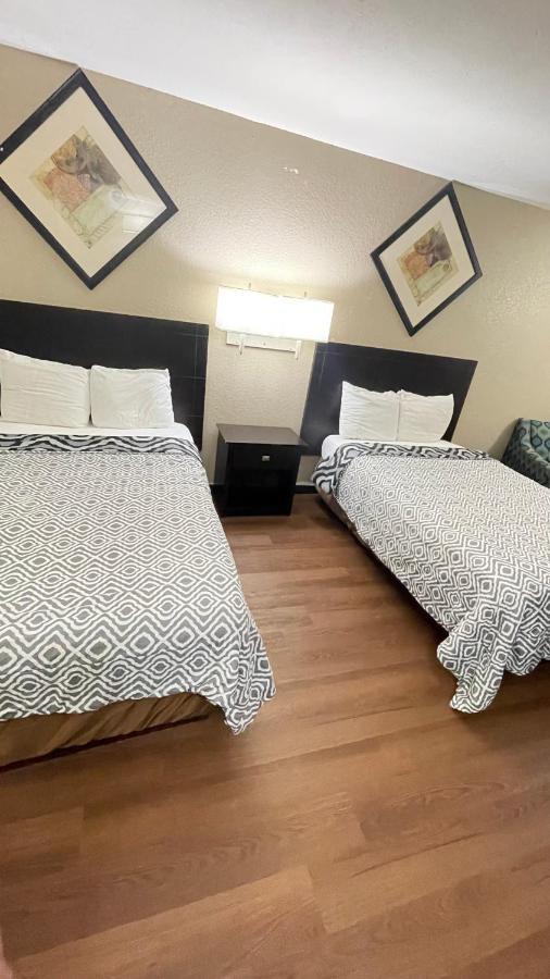 Pinckneyville Inn And Suites Екстер'єр фото