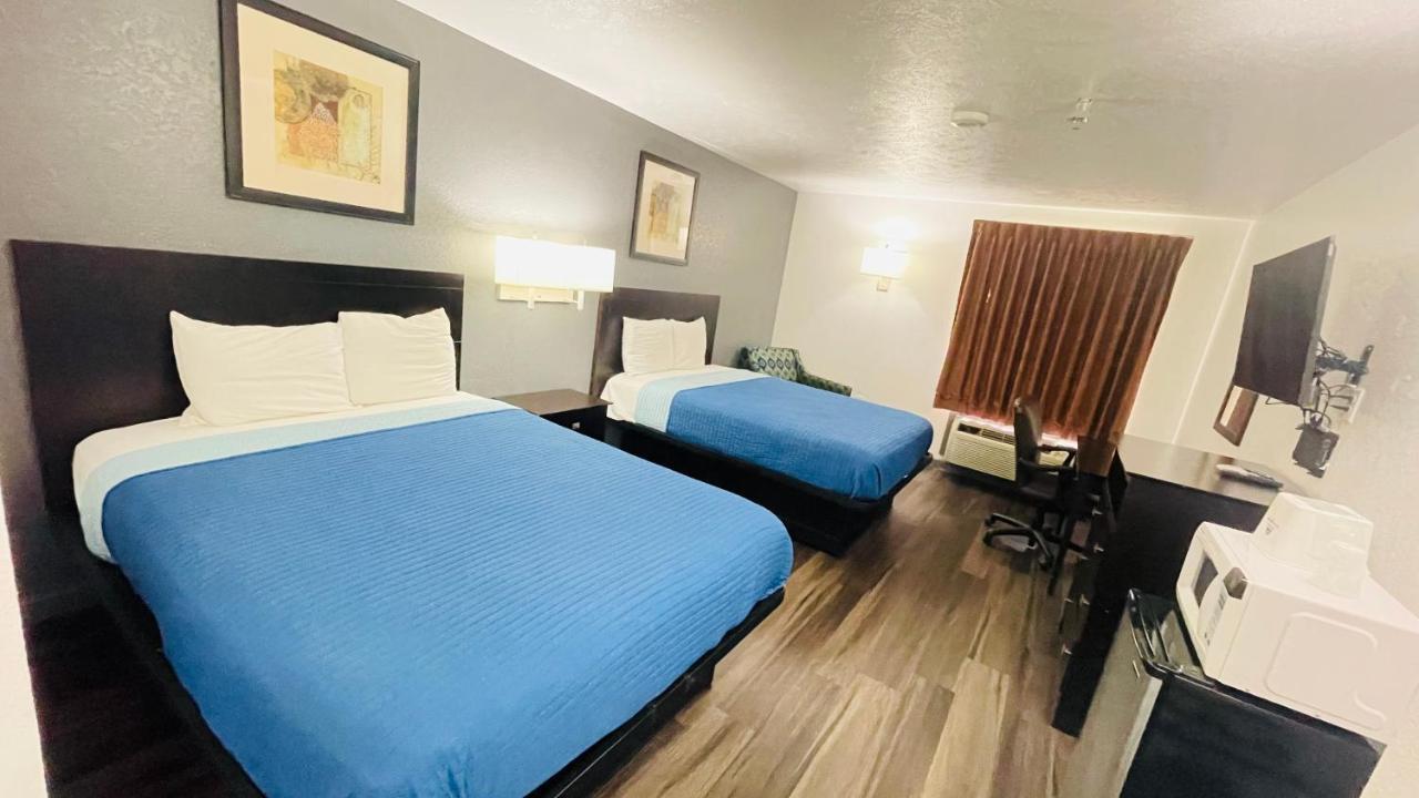 Pinckneyville Inn And Suites Екстер'єр фото