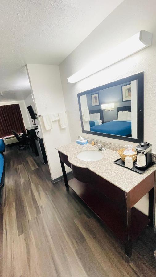 Pinckneyville Inn And Suites Екстер'єр фото
