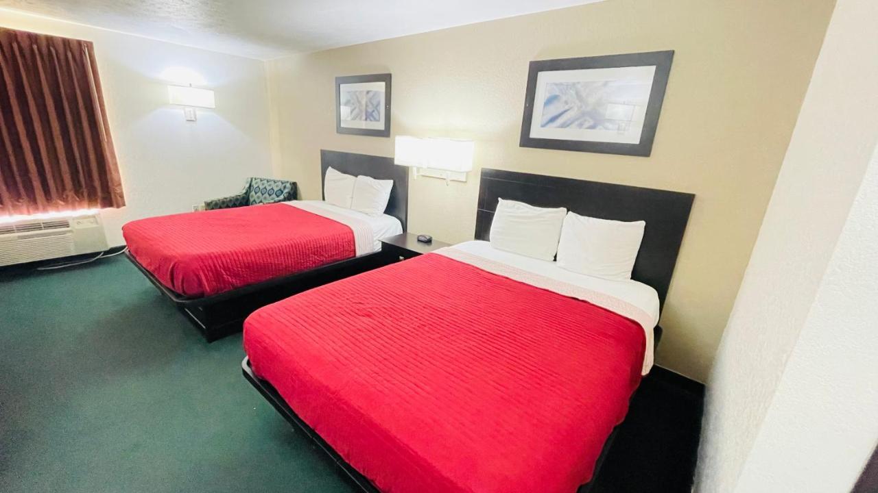 Pinckneyville Inn And Suites Екстер'єр фото