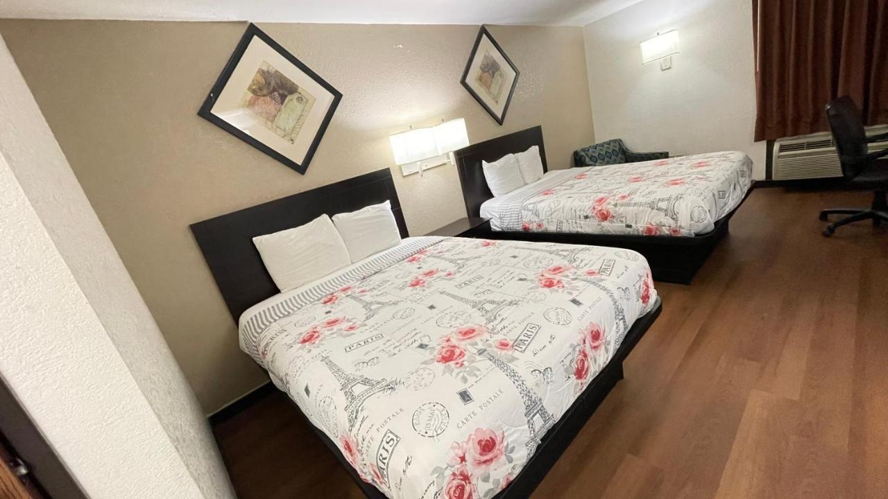 Pinckneyville Inn And Suites Екстер'єр фото
