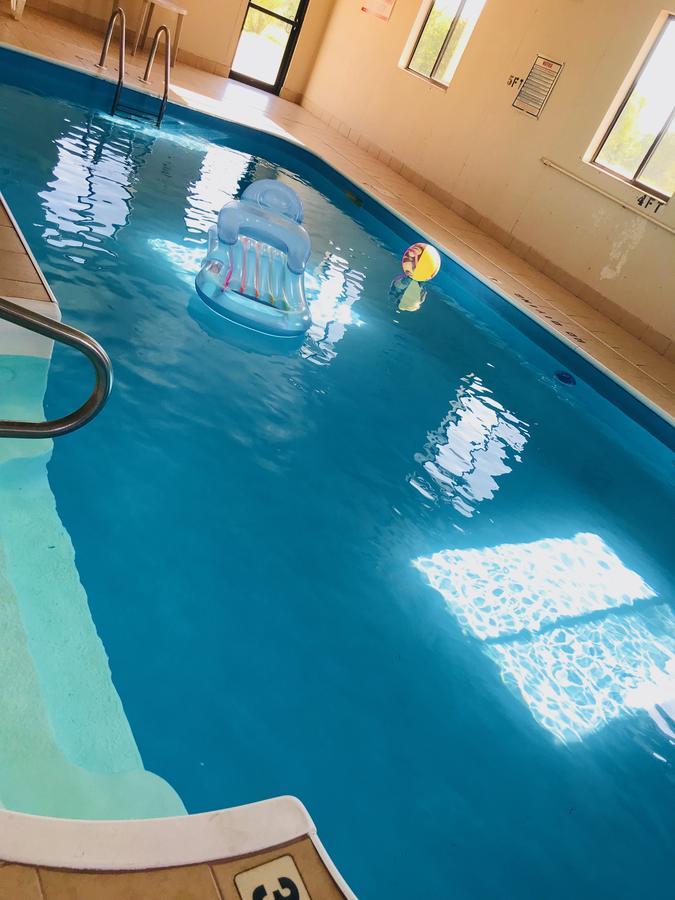 Pinckneyville Inn And Suites Екстер'єр фото