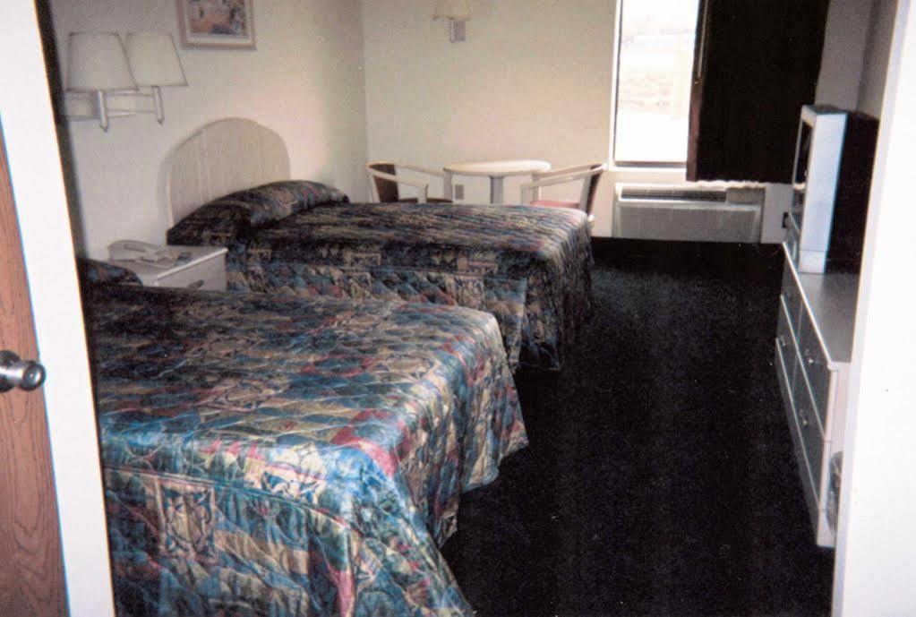 Pinckneyville Inn And Suites Екстер'єр фото