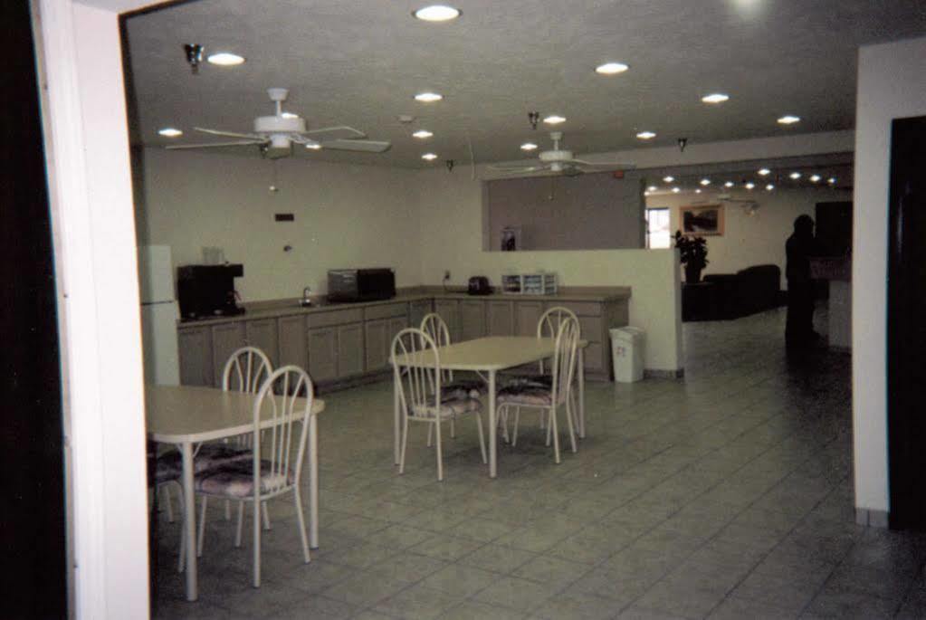 Pinckneyville Inn And Suites Екстер'єр фото